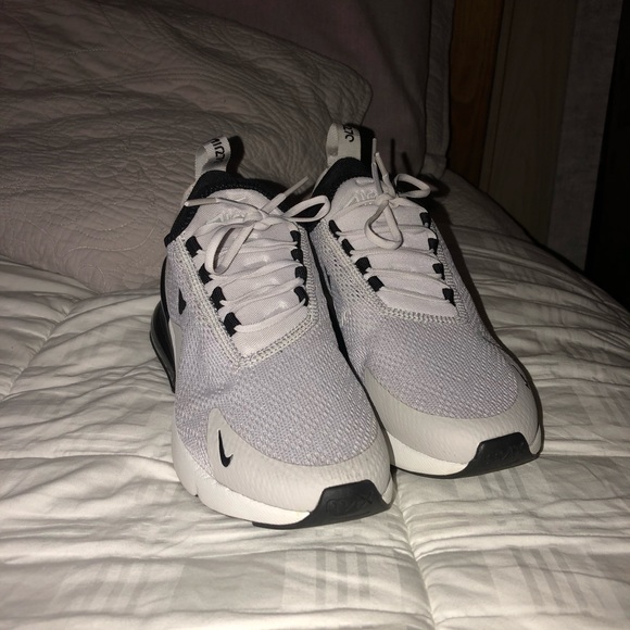 Nike Air Max 270 Vast Grey / Light Smoke Grey - Oct 2025  W air max 270 vast Grey/Black